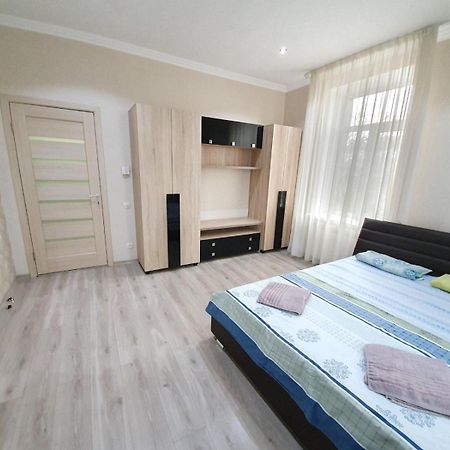 Tourist Home At Stefan Cel Mare With 2 Rooms Chişinău Extérieur photo