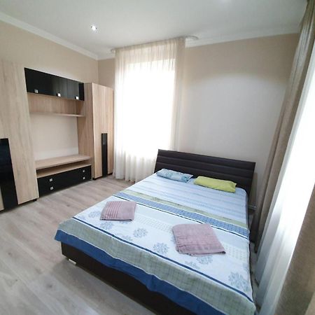 Tourist Home At Stefan Cel Mare With 2 Rooms Chişinău Extérieur photo