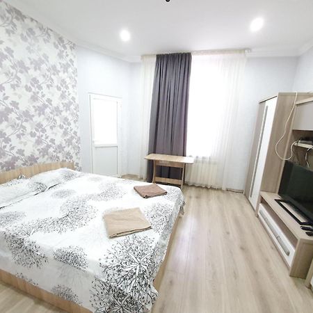 Tourist Home At Stefan Cel Mare With 2 Rooms Chişinău Extérieur photo